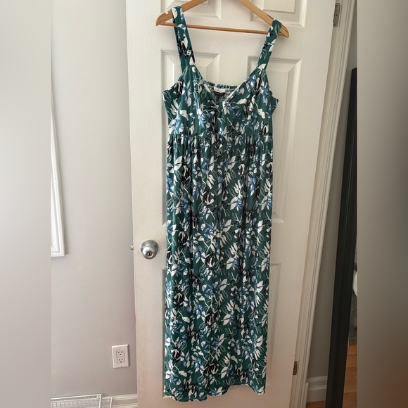 Eloquii Dresses & Skirts - Eloquii NWT maxi dress sleeveless keyhole tie front size 14/16 green
